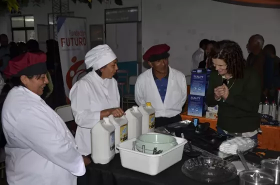 Entregan equipamiento y materiales para talleres de formación profesional en Cerrillos