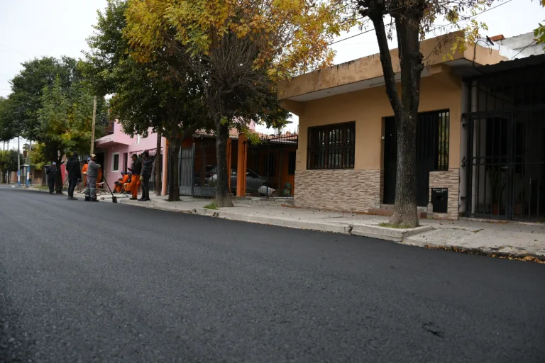 La Municipalidad repavimentó la calle Ivonne Retamoso de Iñiguez en barrio Limache