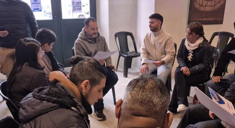 Con gran éxito y convocatoria se lanzó el «Speaking Club» en el Saluzzi