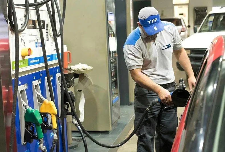 YPF define nuevos aumentos y estiman un atraso de más del 15%