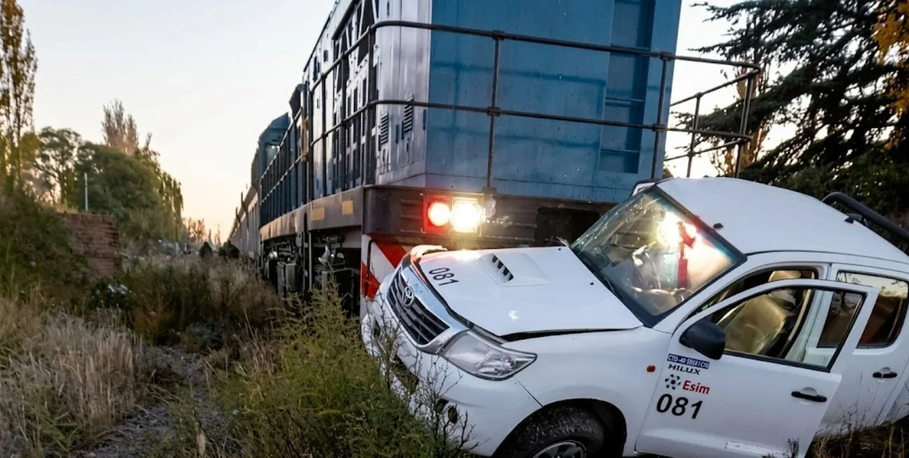 Choque de una formación del tren San Martín con un camión