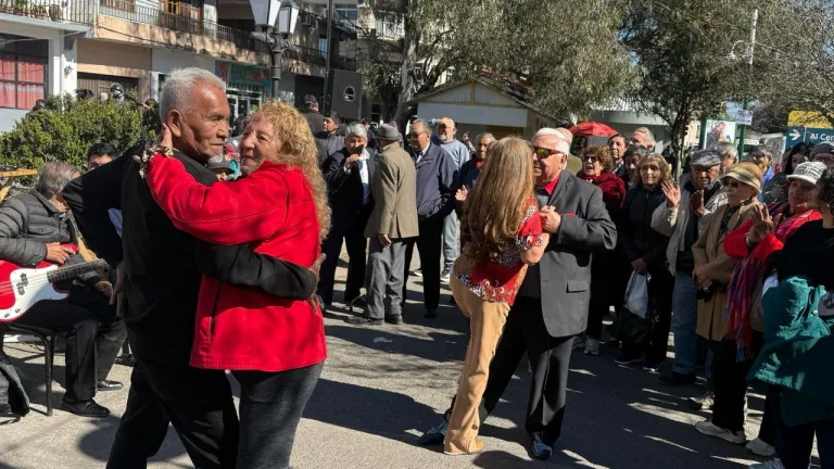 Junto a vecinos, artistas y tangueros, Salta homenajeó a Carlos Gardel