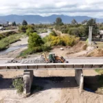 ComenzĂł la demoliciĂłn de la estructura de hormigĂłn del viejo puente de Santa LucĂa