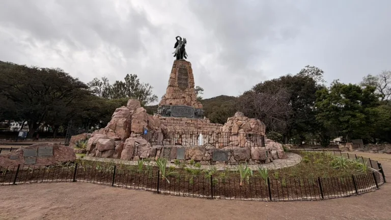 El monumento a Güemes empieza a lucir las tareas de renovación
