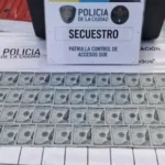 Intentó evadir un control policial, se tiró a un arroyo con más de 16 mil dólares