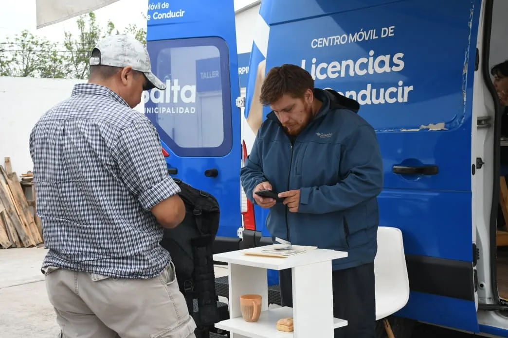 Móvil de licencias de conducir en el Centro vecinal de Villa Palacios