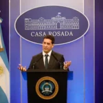 El vocero presidencial admitiĂł que el dĂłlar podrĂa llegar a $1.800 «en unos meses»