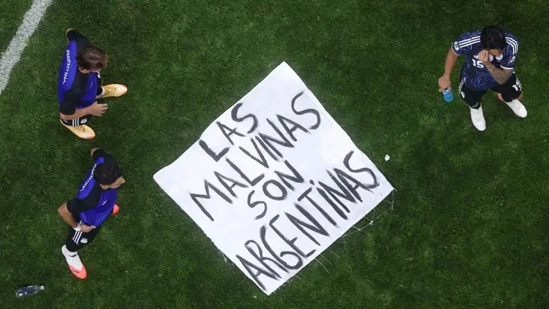 Reino Unido pidió a la FIFA investigar a la Argentina por la bandera de Malvinas