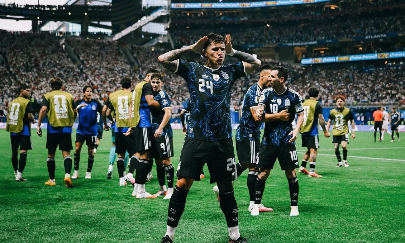 Argentina se lo dio vuelta a Inglaterra y jugará la final del Mundial con España