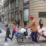 Casi el 40% de niños y adolescentes argentinos tienen dificultad para acceder a ropa y calzado