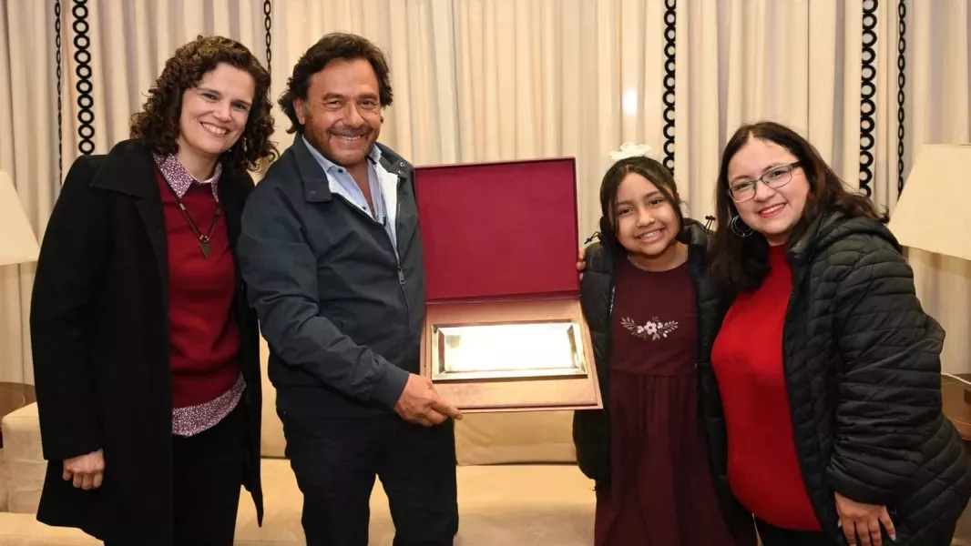 El Gobernador recibió a la niña salteña que ganó el programa “Es Mi Sueño”