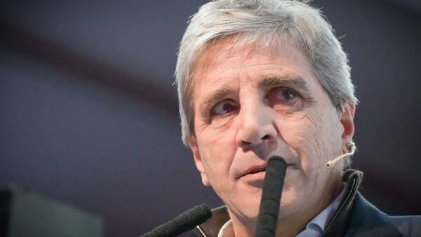 Luis Caputo anunció la flexibilización de créditos en dólares para empresas: “Va a ayudar a reactivar la economía”
