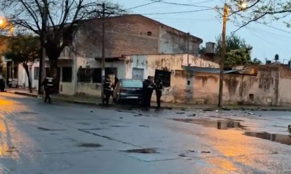 Fuerte choque entre un remis y un Uber en Salta: un conductor dio 1,92 de alcoholemia