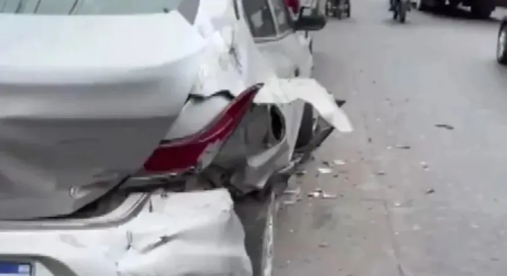 Choque en Villa San Antonio: vecinos reclaman por la peligrosidad de una esquina tras un nuevo accidente