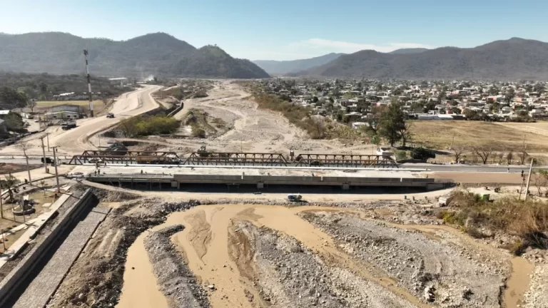 Cortan el puente de Vaqueros por obras