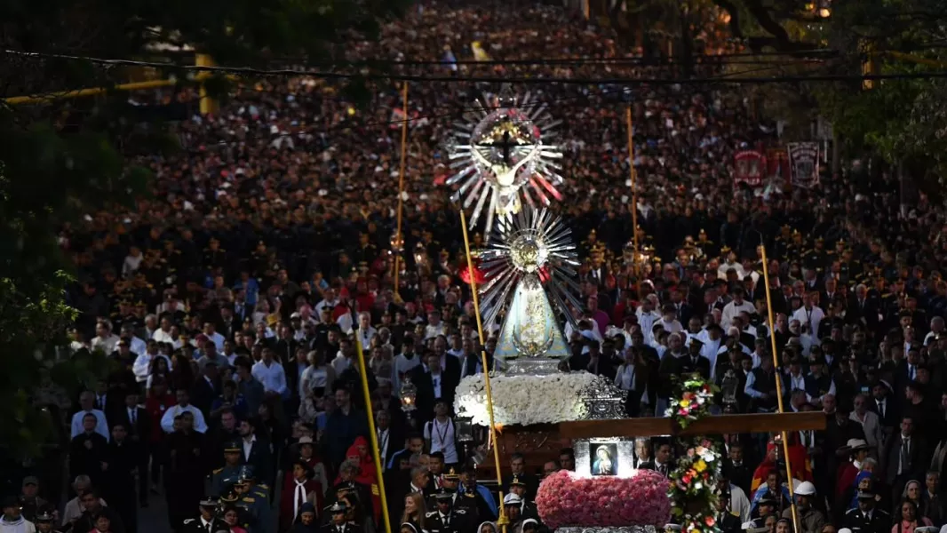 El pueblo de Salta renovó su Pacto de Fidelidad y amor con el Señor y la Virgen del Milagro