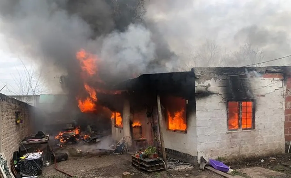 Brutal incendio en Campo Quijano: un galpón quedó completamente destruido