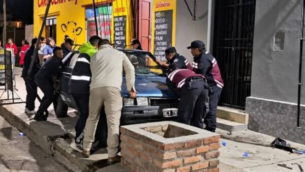 Violento accidente en Cerrillos: Una mujer y una nena de 1 año permanecen internadas