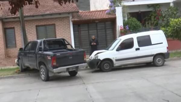 Dos conductoras chocan en un barrio salteño y los vecinos pidieron a gritos lomos de burro