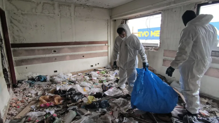 La Municipalidad realizó el saneamiento total del edificio abandonado en 20 de Febrero 54