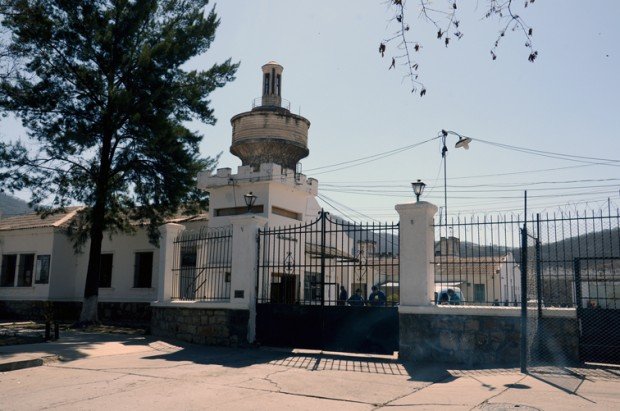 Prorrogaron la prisión preventiva de seis acusados por venta de drogas en Villa Las Rosas